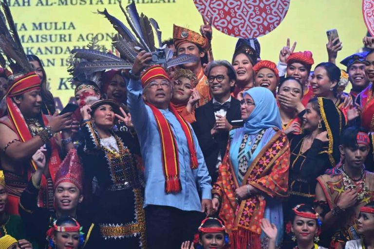 Kembara Kenali Borneo : Agong, Permaisuri zahir rasa sukacita dapat dekati rakyat Sabah dan Sarawak
