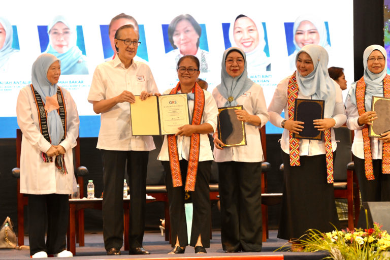 Manfaatkan Jelajah Wanita GRS, jelaskan dasar & perjuangan kerajaan