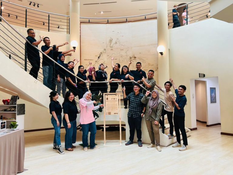 Peta Sabah dibina atas kayu mula dipamer di Balai Seni Lukis Sabah