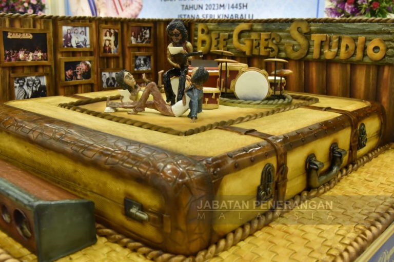 Kek ‘Bee Gees’ curi tumpuan Tun Juhar