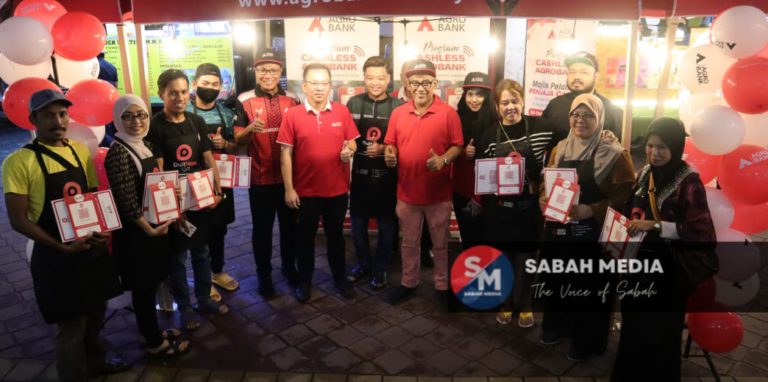 53 penjaja Pasar Malam Api-Api perintis pelaksanaan Program Penjaja ‘Cashless’ Agrobank