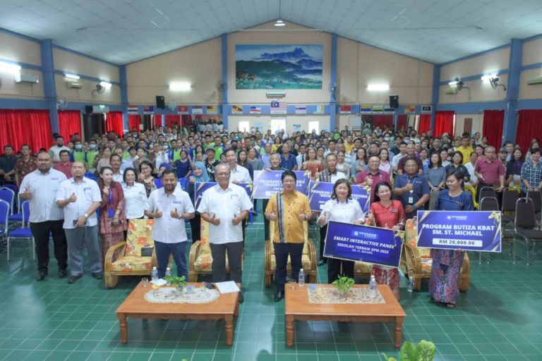 146 pelajar cemerlang SPM, STPM terima bantuan insentif