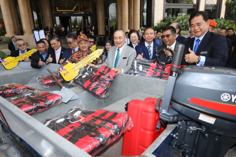 Kerajaan Negeri serah 45 bot untuk kegunaan bencana