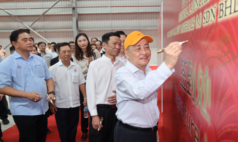 Pembukaan Kilang Kaca Kibing, bukti kejayaan SMJ