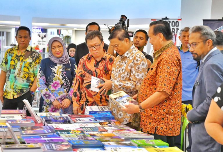 Kemunculan e-book jadi saingan kepada buku fizikal