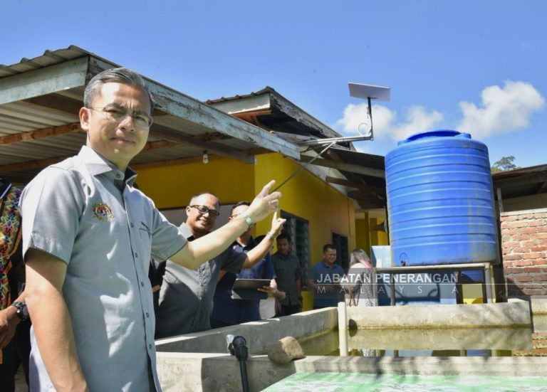 Peranti Starlink di Kampung Langsat pastikan penduduk nikmati Internet