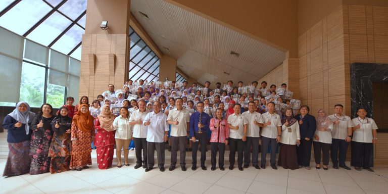 318 pelajar B40 terima bantuan SBK Kumpulan Yayasan Sabah