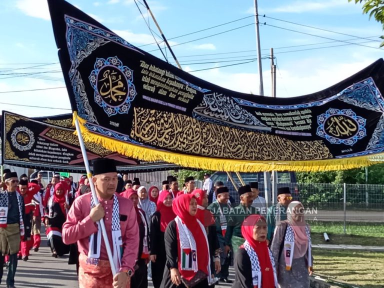 Perarakan sepanduk Maulidur Rasul medium penyampaian mesej