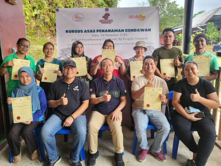 Penganjuran kursus asas penanaman cendawan bantu tingkat ekonomi penduduk