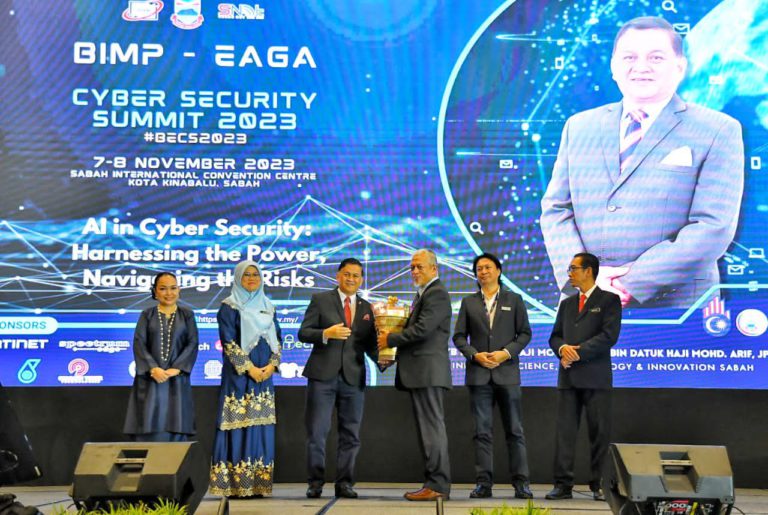 Penjawat awam wajar proaktif, pantas pelajari ilmu dan kemahiran digital – Mohd Arifin