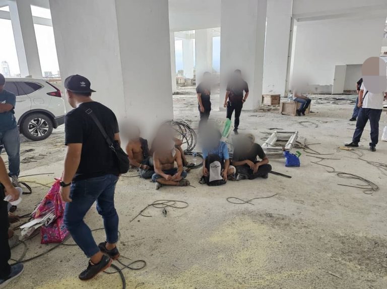 Curi besi dan peralatan rumah: 13 individu ditangkap