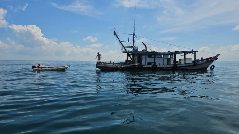 Suami isteri warga emas berdepan detik cemas, bot dinaiki hanyut ke Filipina
