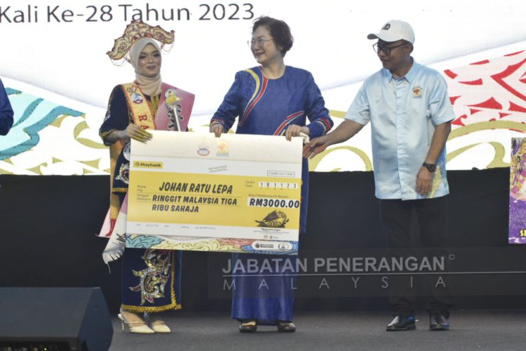 Nur Afikah dinobat sebagai ‘Budjang Manis 2023’