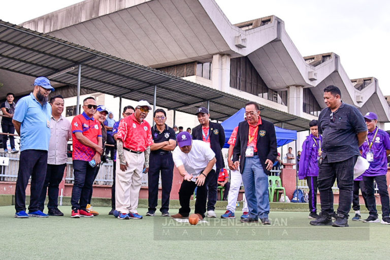 SAGA X : Boling padang tawar lapan pingat emas