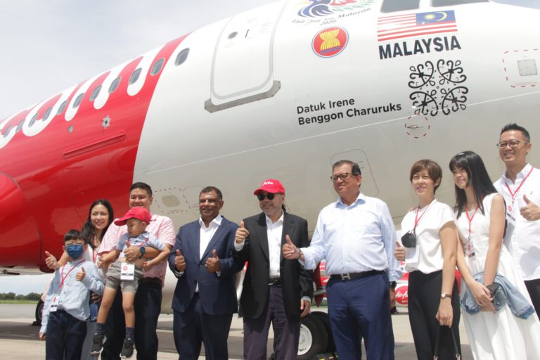 AirAsia lancar rekaan pesawat khas, penghormatan Datuk Irene Benggon Charuruks