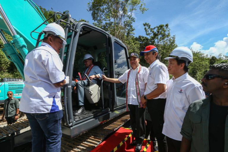 Percepat projek kemudahan rakyat Sabah, Anwar tidak mahu lagi ada alasan