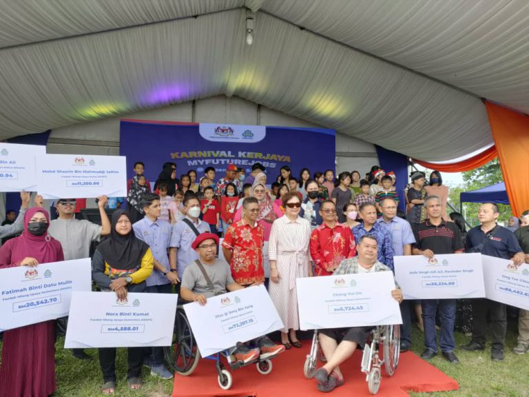 Karnival kerjaya diperluas ke universiti tahun depan