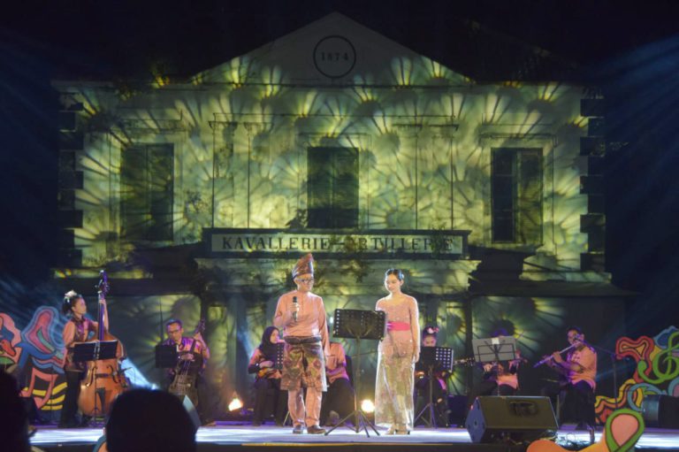 Alunan muzik & suara kumpulan Orkes Keroncong Maktab Sabah pukau lebih 5,000 penonton di Indonesia