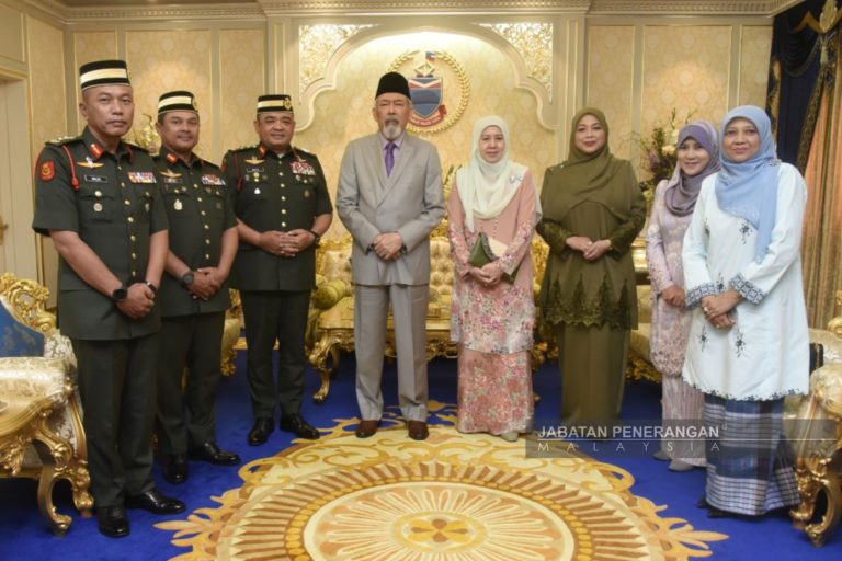 Tun Juhar terima kunjungan hormat Panglima Tentera Darat