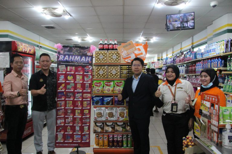 231 cawangan 99 Speed Mart laksana Jualan Rahmah Krismas