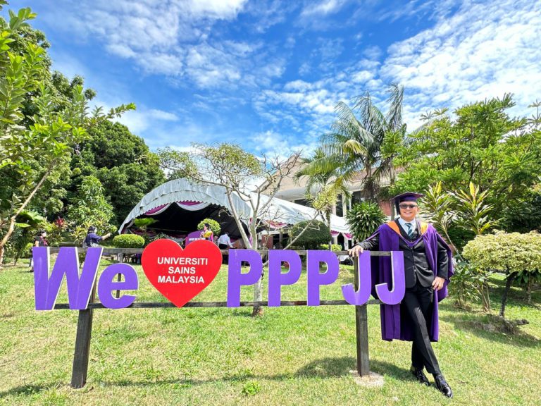 Anggota Maritim Malaysia terima Hadiah Pingat Emas USM