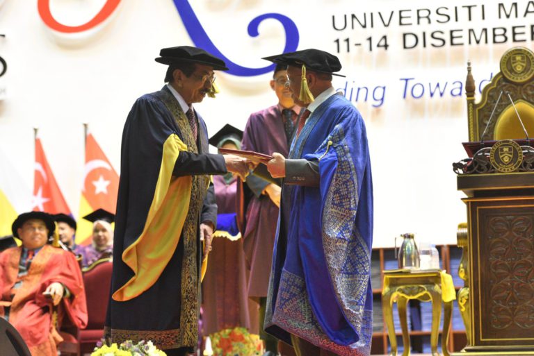 Musa Aman terima Ijazah Kehormat Doktor Falsafah Ekonomi Pembangunan UMS