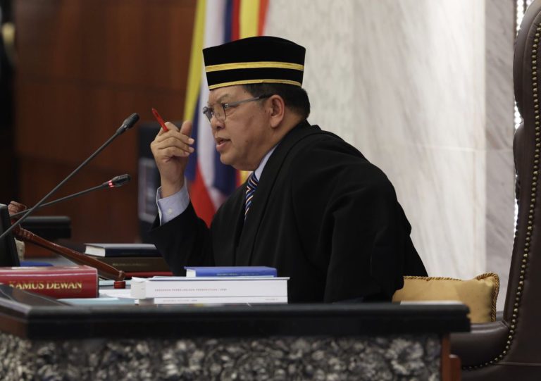 Parlimen Gunakan Sistem Ehantar Bagi Urusan Dewan Mulai Esok – Johari