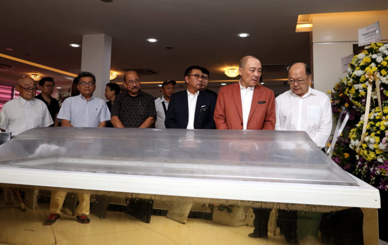 Hajiji beri penghormatan terakhir kepada isteri Timbalan Speaker DUN