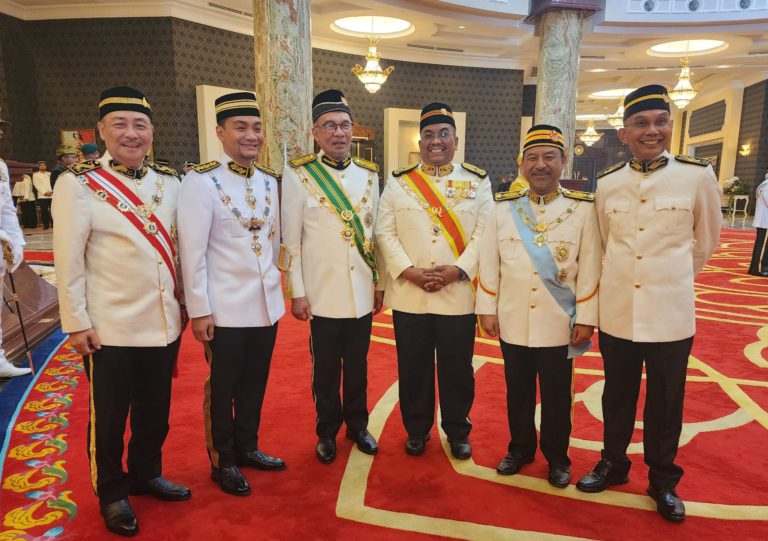 Hajiji hadir istiadat angkat sumpah Yang di-Pertuan Agong ke-17