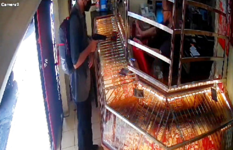 Cubaan samun kedai emas guna pistol palsu, gagal