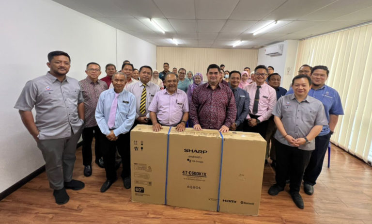 Pendigitalan pendidikan sekolah-sekolah Putatan terus diperkasa