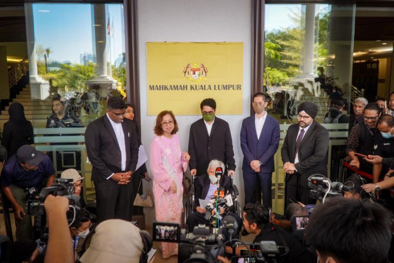 Tun Daim didakwa gagal isytihar 70 aset harta kepada SPRM