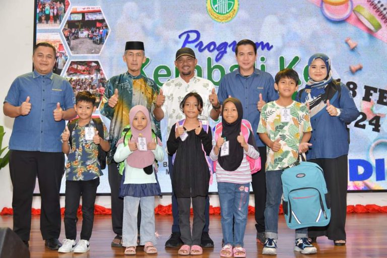 MUIS sumbang peralatan sekolah kepada 250 anak asnaf