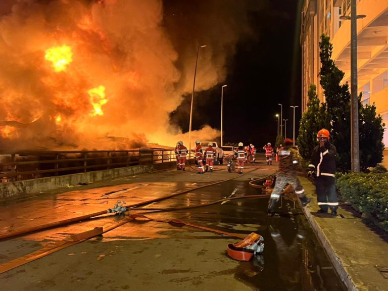 Empat rumah setinggan atas air Kg Sembulan musnah terbakar