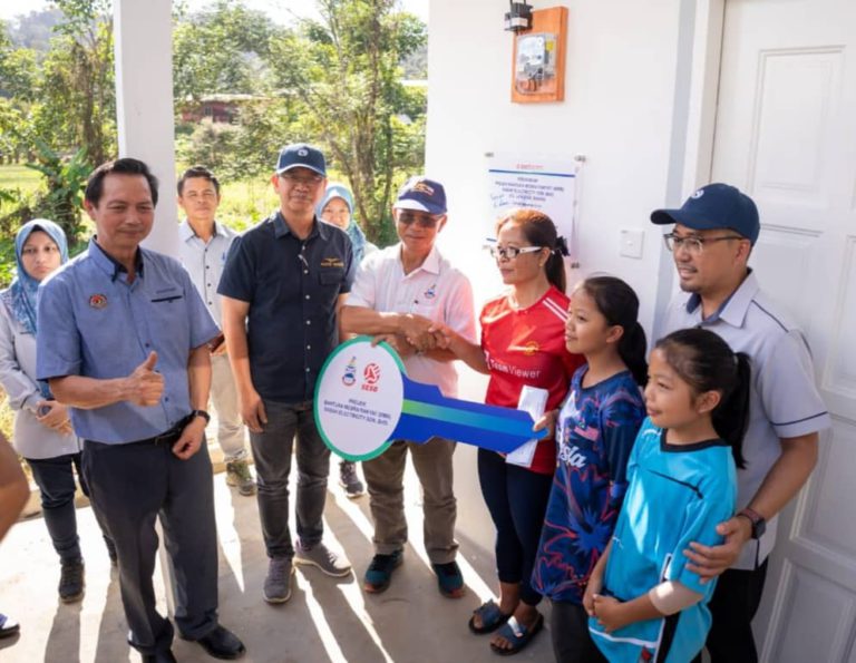 ‘Terima kasih SESB, kini tidak perlu menumpang rumah orang lagi’ – Roslina