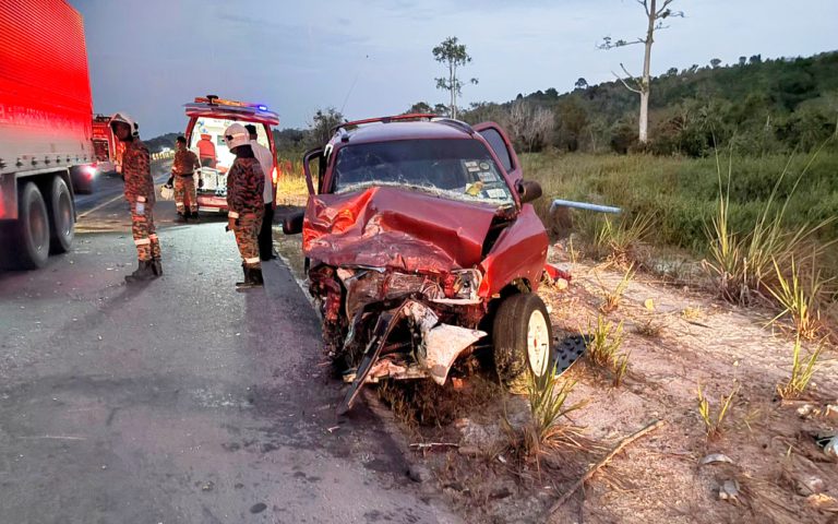 Wanita maut, kereta dipandu bertembung