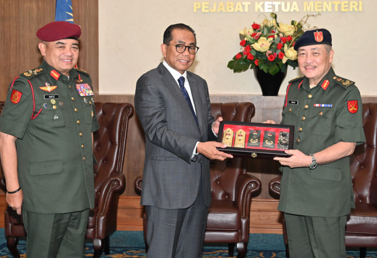 Hajiji terima anugerah Brigedier Jeneral (Kehormat) Askar Wataniah