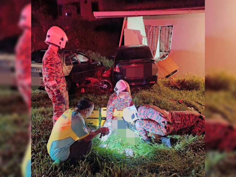 Dua parah, enam cedera ringan, kereta langgar motosikal dan rempuh rumah