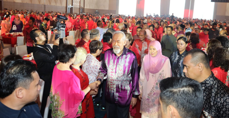 TYT, KM sertai ribuan tetamu sempena sambutan Tahun Baharu Cina di Sabah