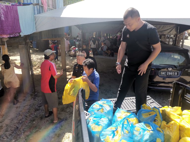 Sembilan keluarga terima sumbangan bakul makanan