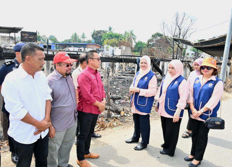 MUTIARA GRS serah sumbangan kepada 29 KIR mangsa kebakaran