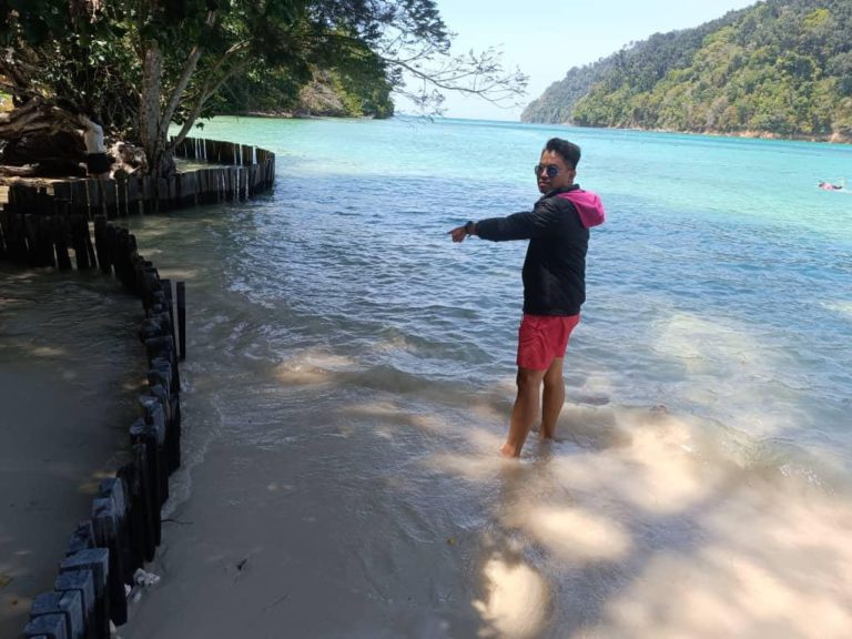 Pelancong diingatkan untuk sentiasa pakai jaket keselamatan