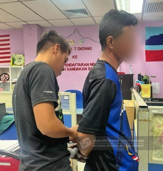 Lelaki ditahan, ketika buat gantian kad pengenalan disyaki palsu