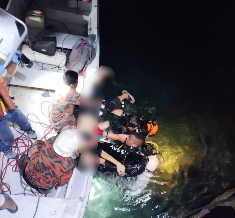 Kereta terjunam ke dalam laut, dua maut