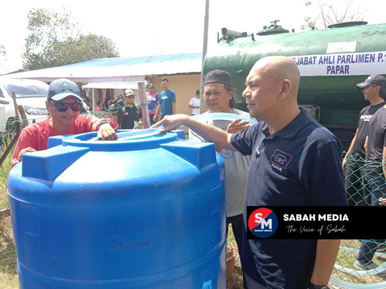 Ahli Parlimen Papar terus pastikan bekalan air sampai kepada penduduk terjejas