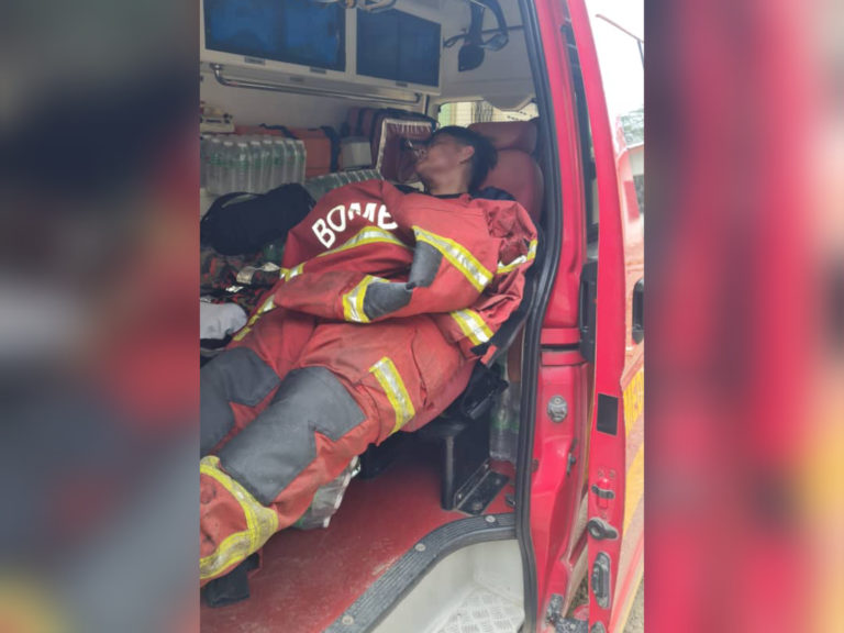 Anggota bomba wanita cedera terkena renjatan elektrik