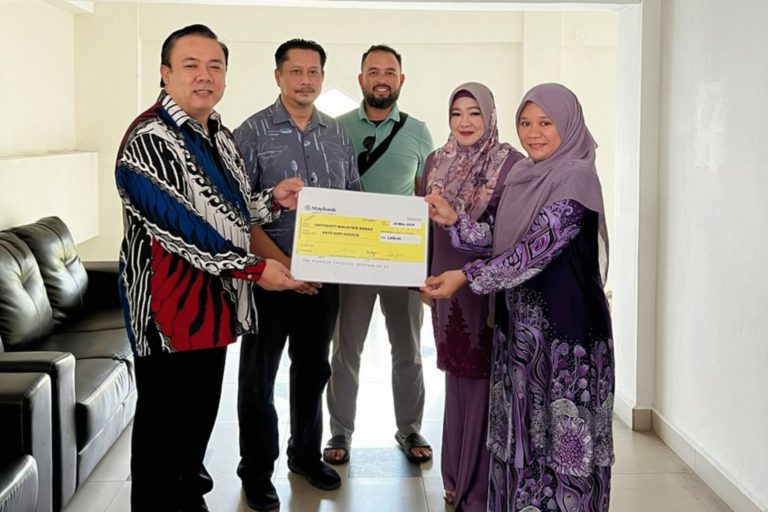 Alumni UMS beri sumbangan bantu aktiviti iftar di UMS