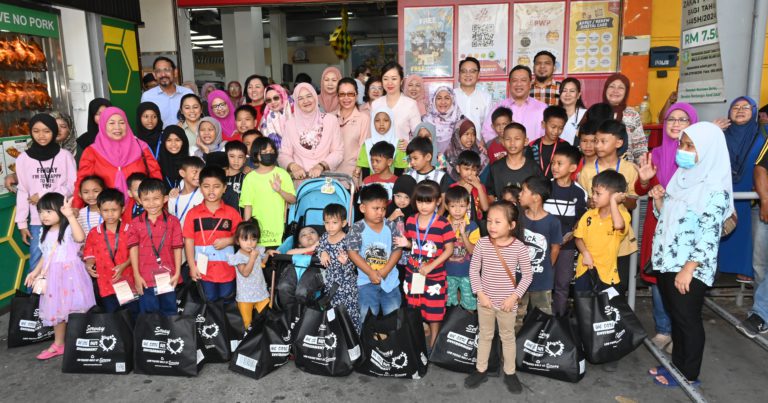 100 anak yatim, asnaf disantuni dalam program ‘Shopping Raya’