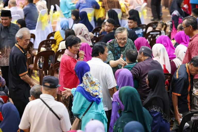 Lebih 5,000 pengunjung meriahkan Majlis Rumah Terbuka Aidilfitri Menteri Kewangan Sabah
