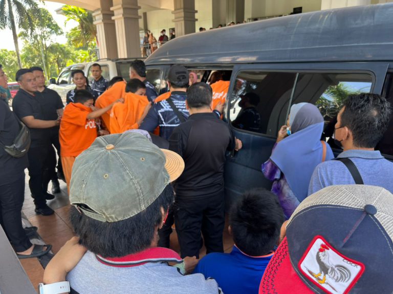 13 remaja lelaki didakwa di mahkamah, kes bunuh pelajar asrama kolej